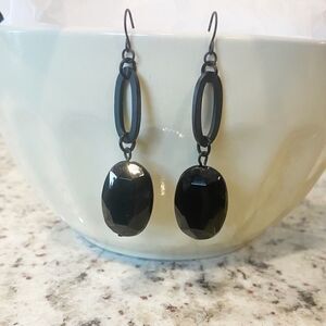 Must bundle! Black accent earrings
